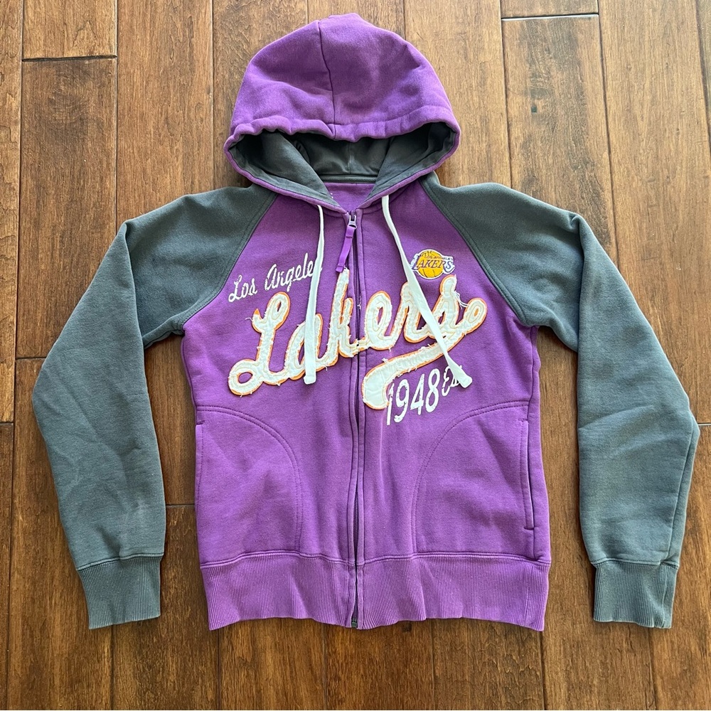 Lakers zipped sweatshirt hoodie women Small